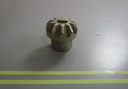 *NEW OEM* 0810 OMC Johnson Evinrude Pinion 324607 0324607