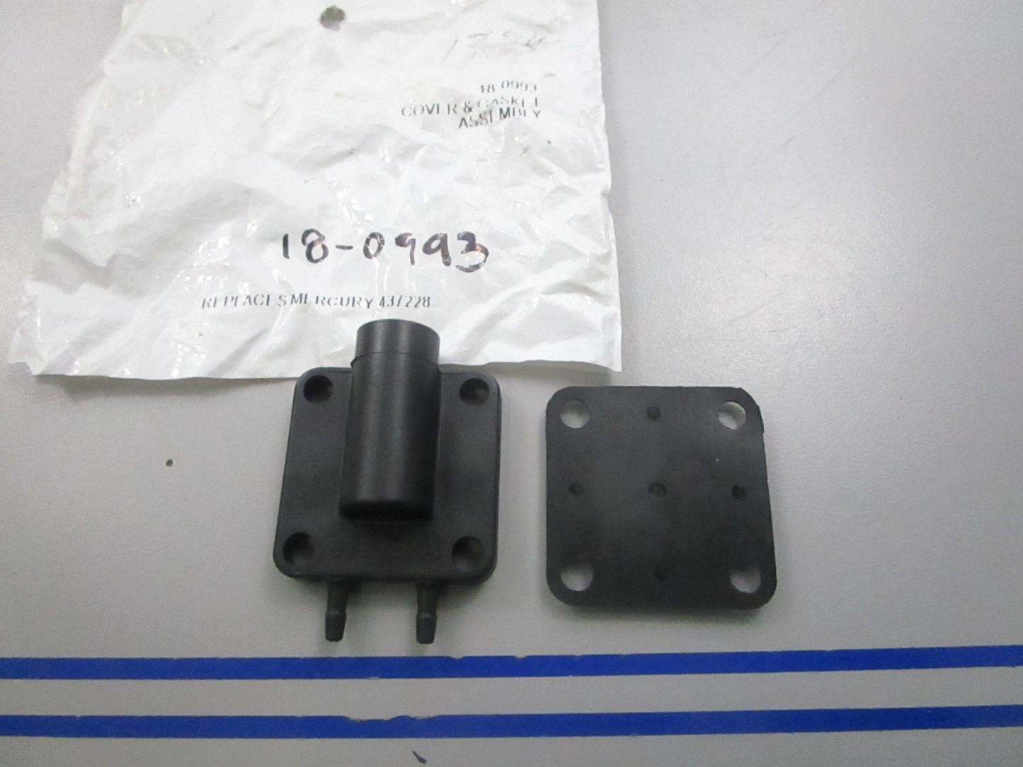 NEW (LOT OF 2) 18-0993 Replaces: 437228 Sierra Cover & Gasket Assembly 0810