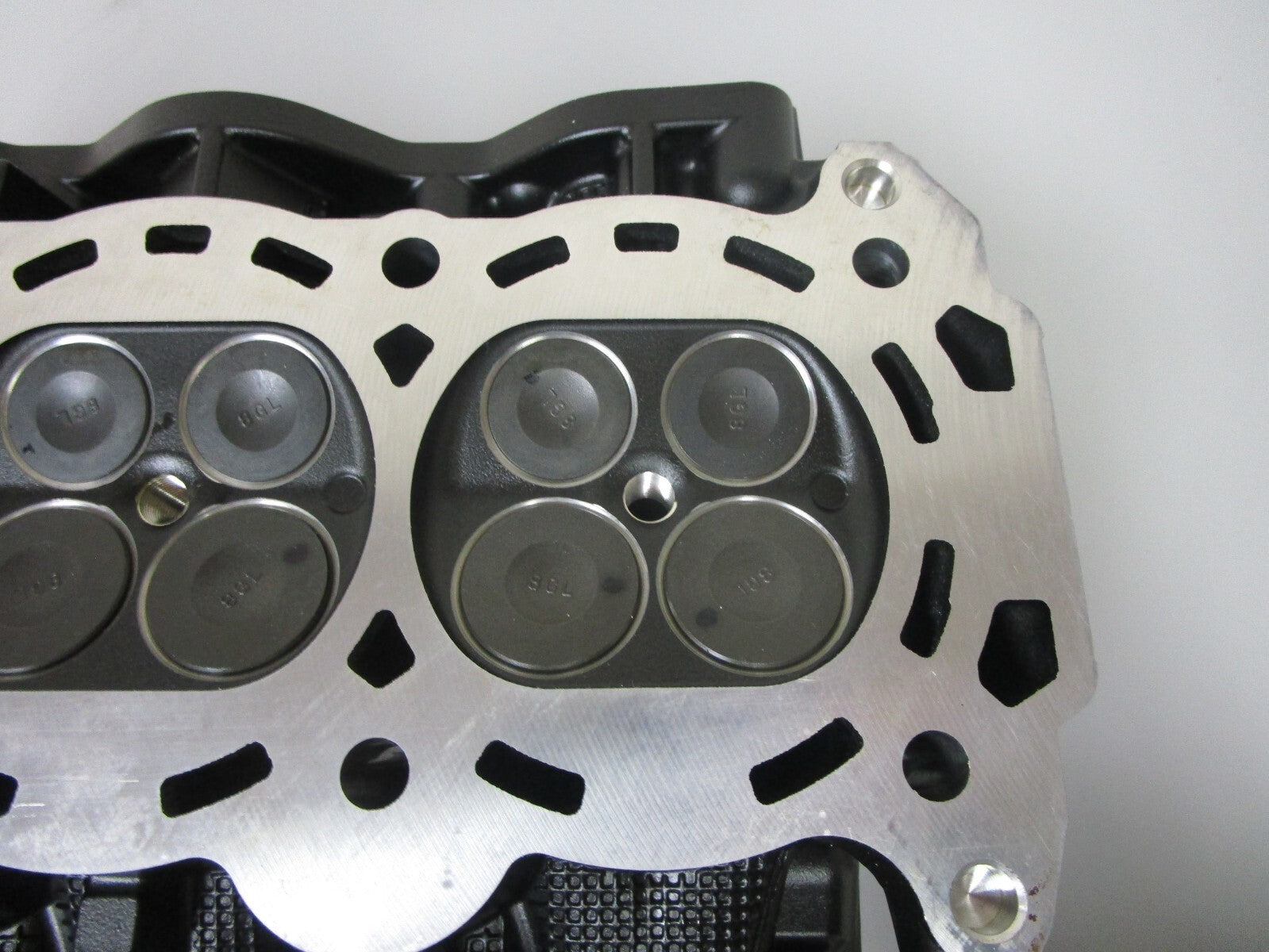 *NEW OEM* 0720 Yamaha Wave Runner Cylinder Head 6EY-11110-00-00