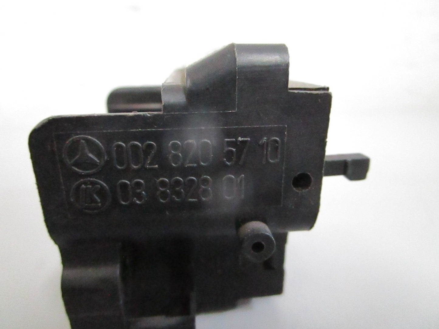 NEW OEM 0028205710 Mercedes-Benz Left Seat Adjustment Switch 0820