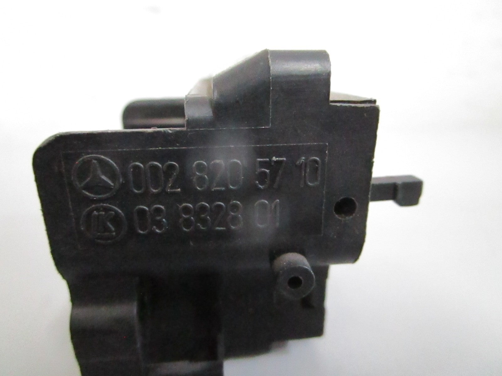 NEW OEM 0028205710 Mercedes-Benz Left Seat Adjustment Switch 0820