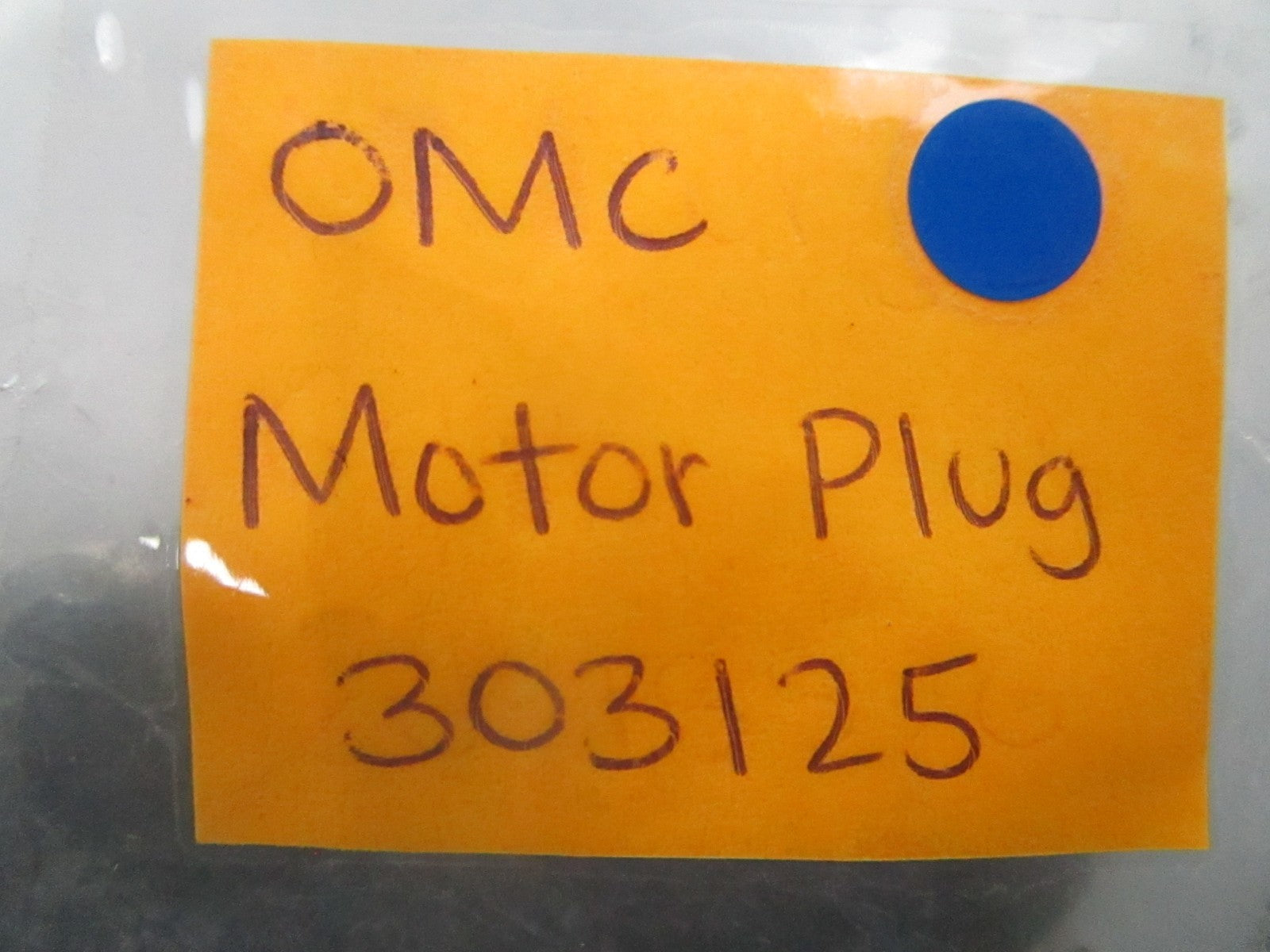 *NEW OEM* 0810 OMC Johnson Evinrude Motor Plug 303125 0303125