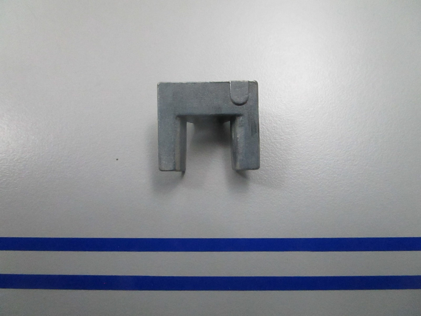 *NEW OEM* 0810 Yamaha Anode 688-11325-00-00