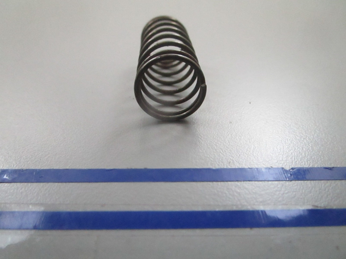 *NEW OEM* 0810 OMC Johnson Evinrude Spring 337210 0337210