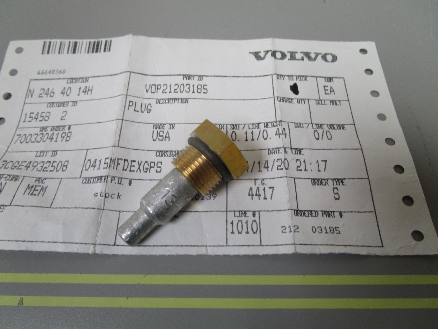 *NEW OEM* 0720 Volvo Penta Plug 21203185