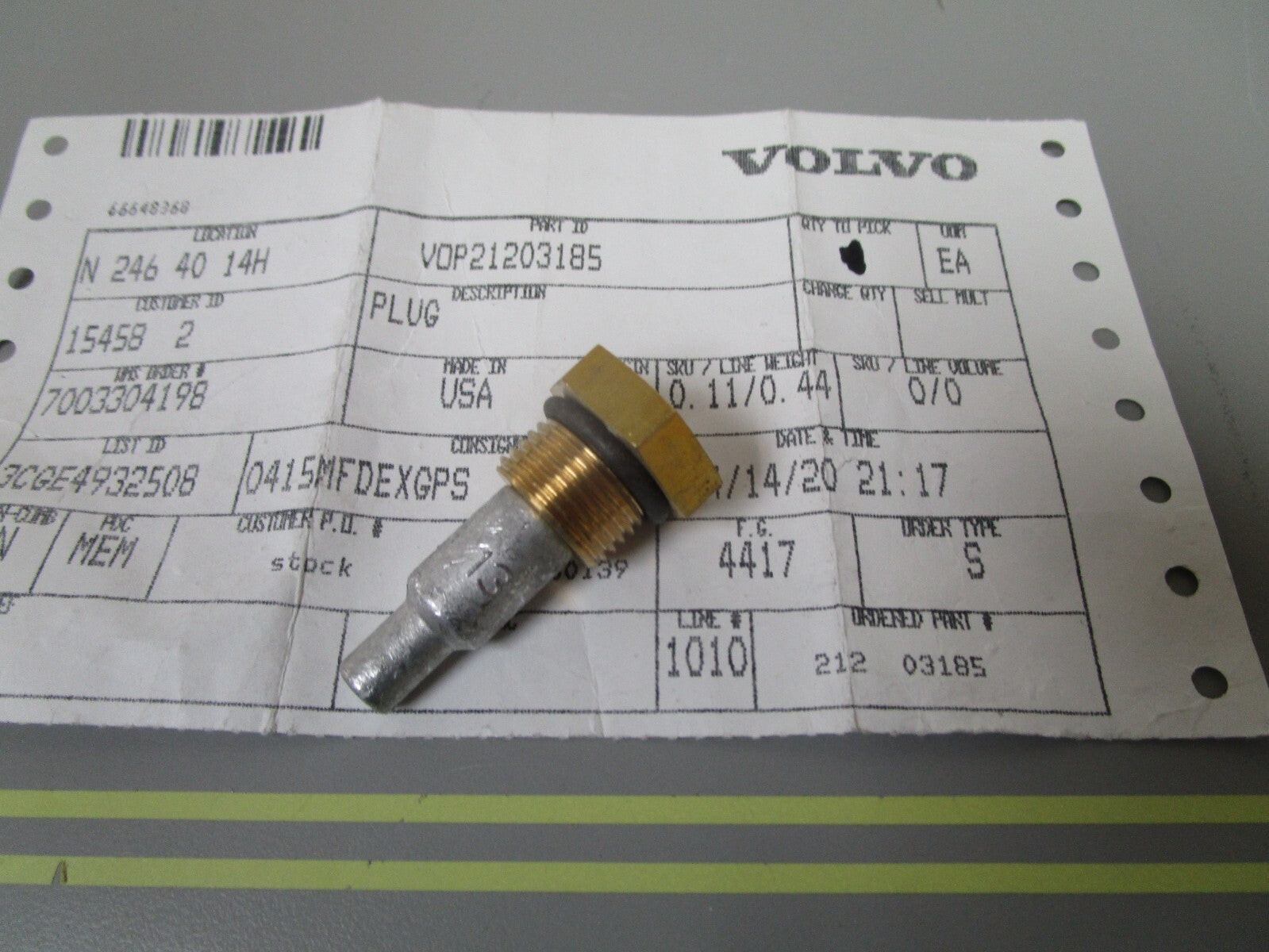 *NEW OEM* 0720 Volvo Penta Plug 21203185