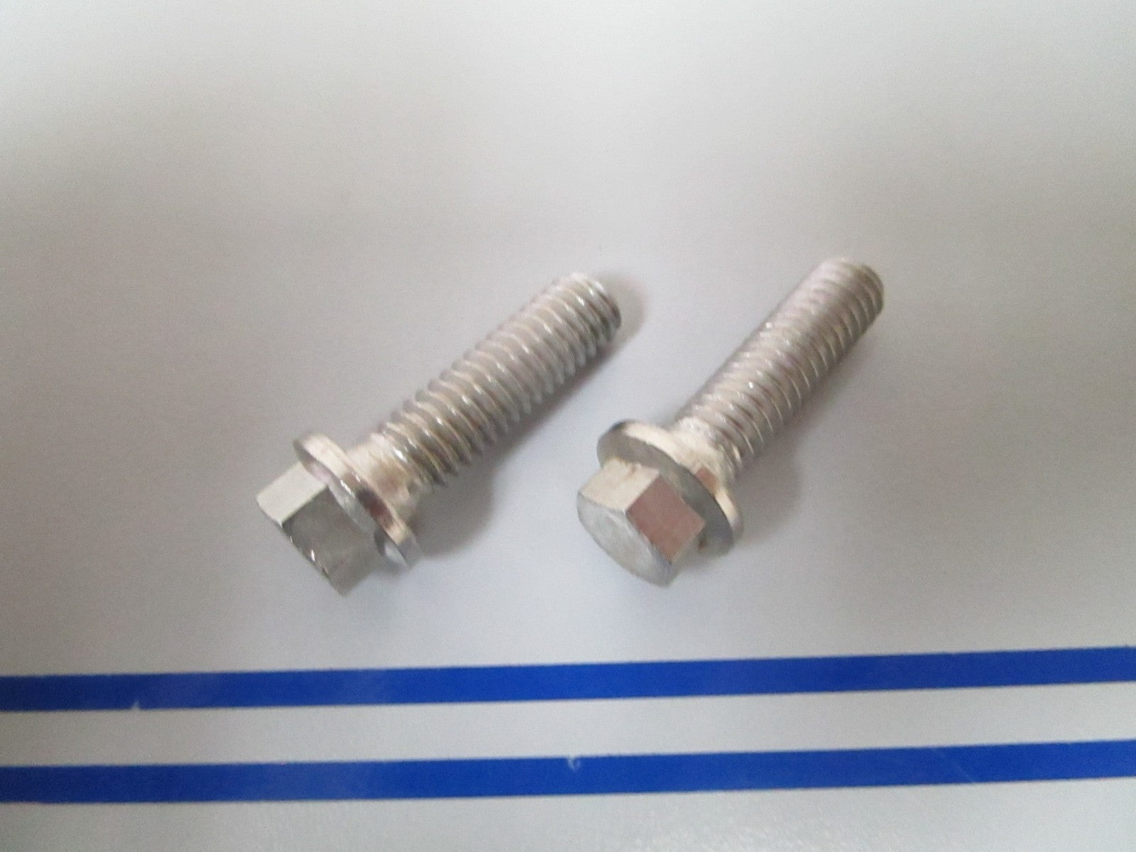 NEW OEM (LOT OF 2) 123018 0123018 OMC Johnson Evinrude Screw 0810