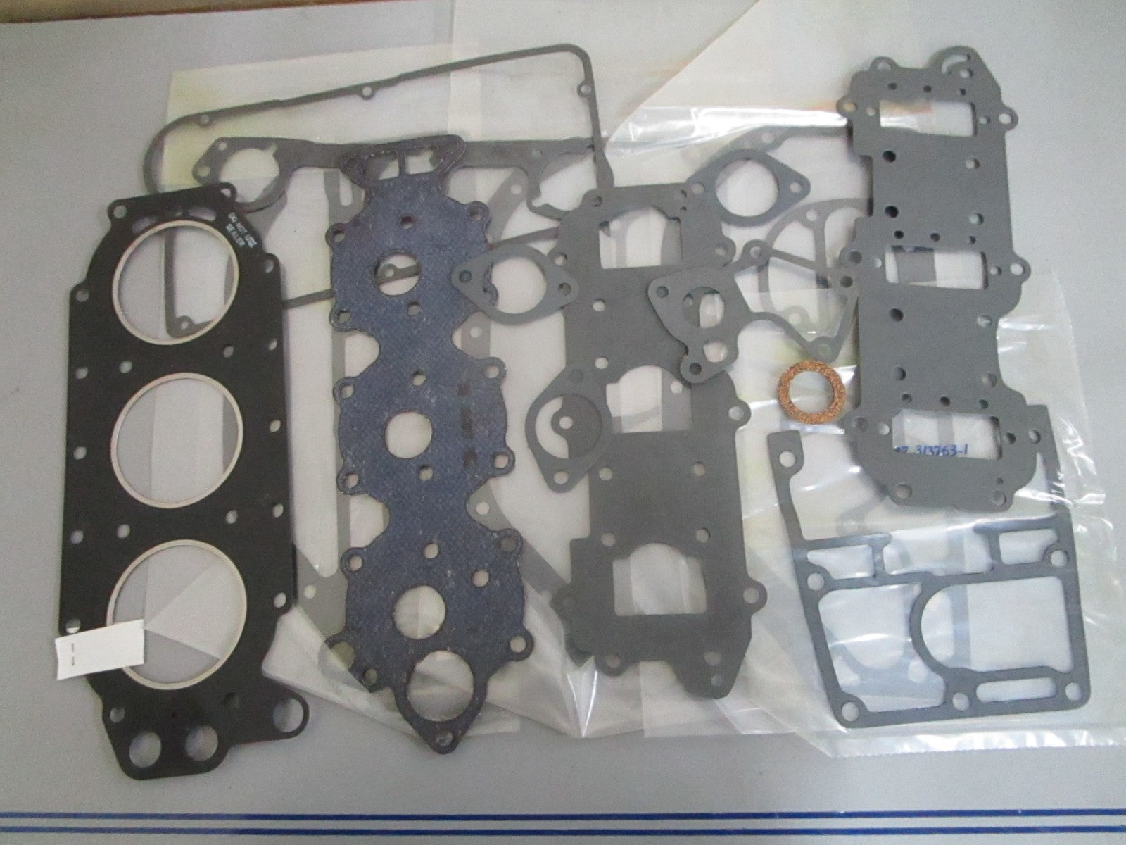 *NEW OEM* 0820 OMC Johnson Evinrude Powerhead Set 439084 0439084