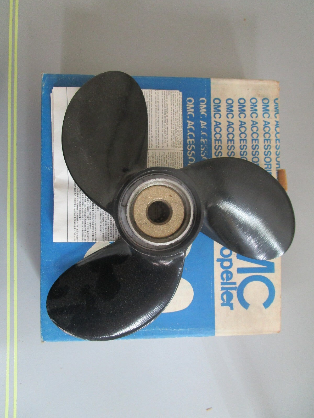 *NEW OEM* 0820 OMC Johnson Evinrude 9 × 10 Propeller 389069 0389069