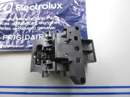 *NEW OEM* 0810 Electrolux Door Latch Assembly 5304516818