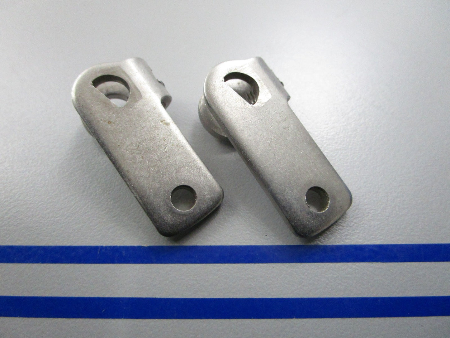*NEW OEM* (LOT OF 2) 0810 OMC Johnson Evinrude Bellcrank 325526 0325526