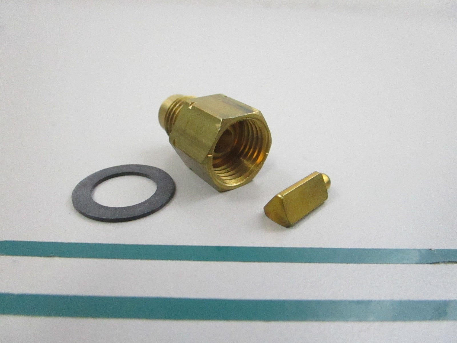 NEW 18-7048 For: OMC Mercruiser Sierra Needle & Seat 0810