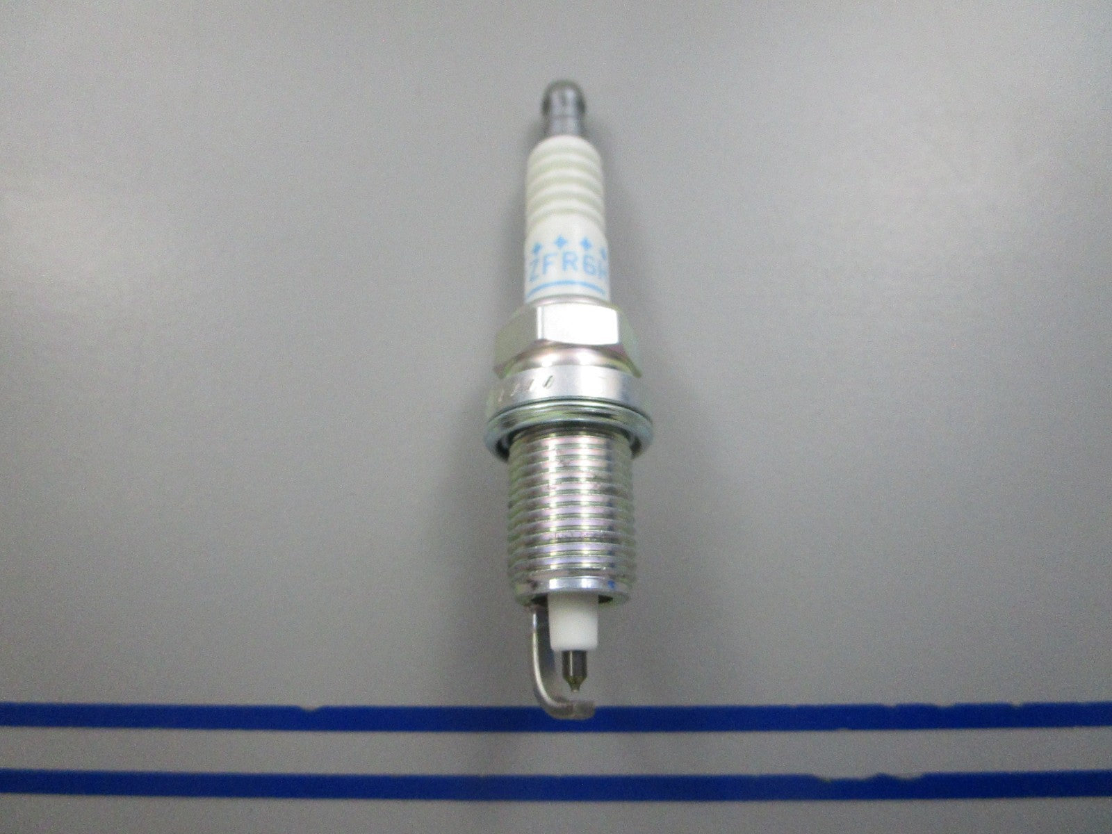 NEW PZFR6H NGK Laser Platinum Spark Plug 0810