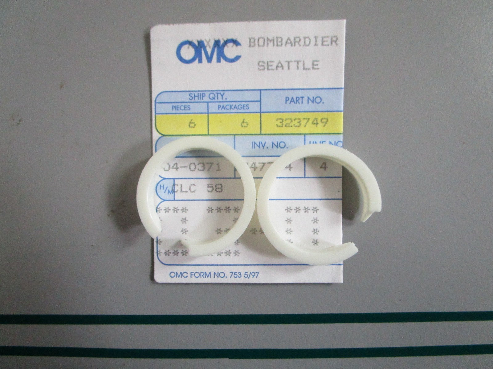NEW OEM (LOT OF 2) 323749 0323749 OMC Johnson Evinrude Flanged Bushing 0820