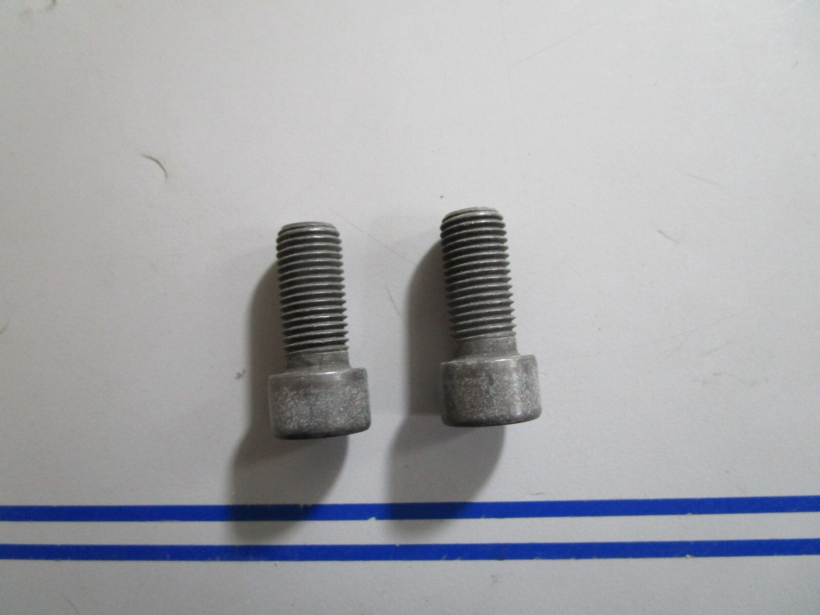 *NEW OEM* (LOT OF 2) 0770 OMC Johnson Evinrude Screw 3852309 03852309