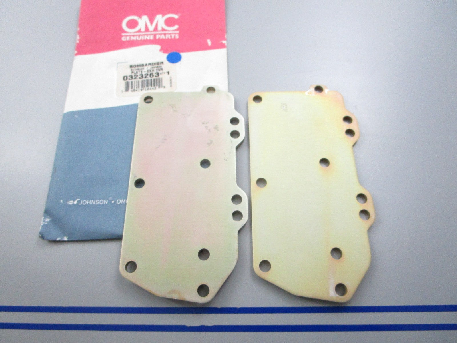 *NEW OEM* (LOT OF 2) 0810 OMC Johnson Evinrude Exhaust Cover Plate 0323263
