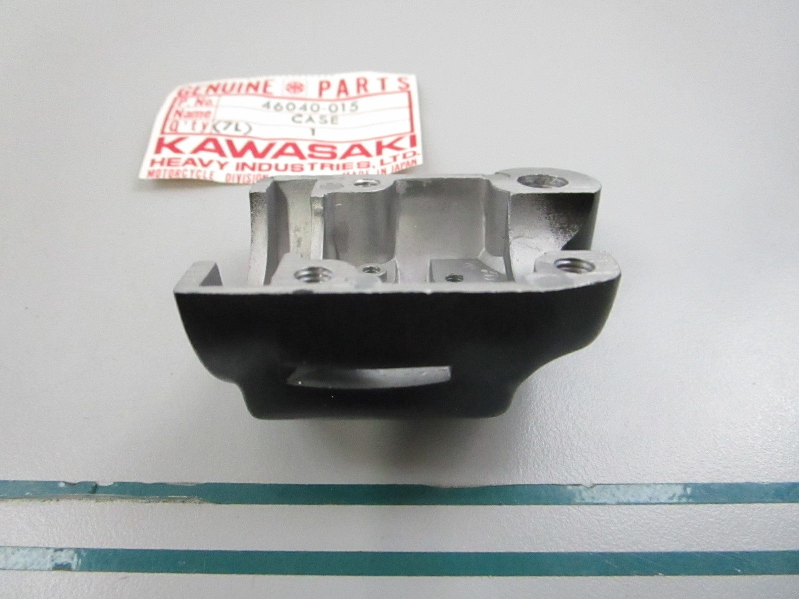 NEW OEM 46040-015 Kawasaki RH Upper Case 0810