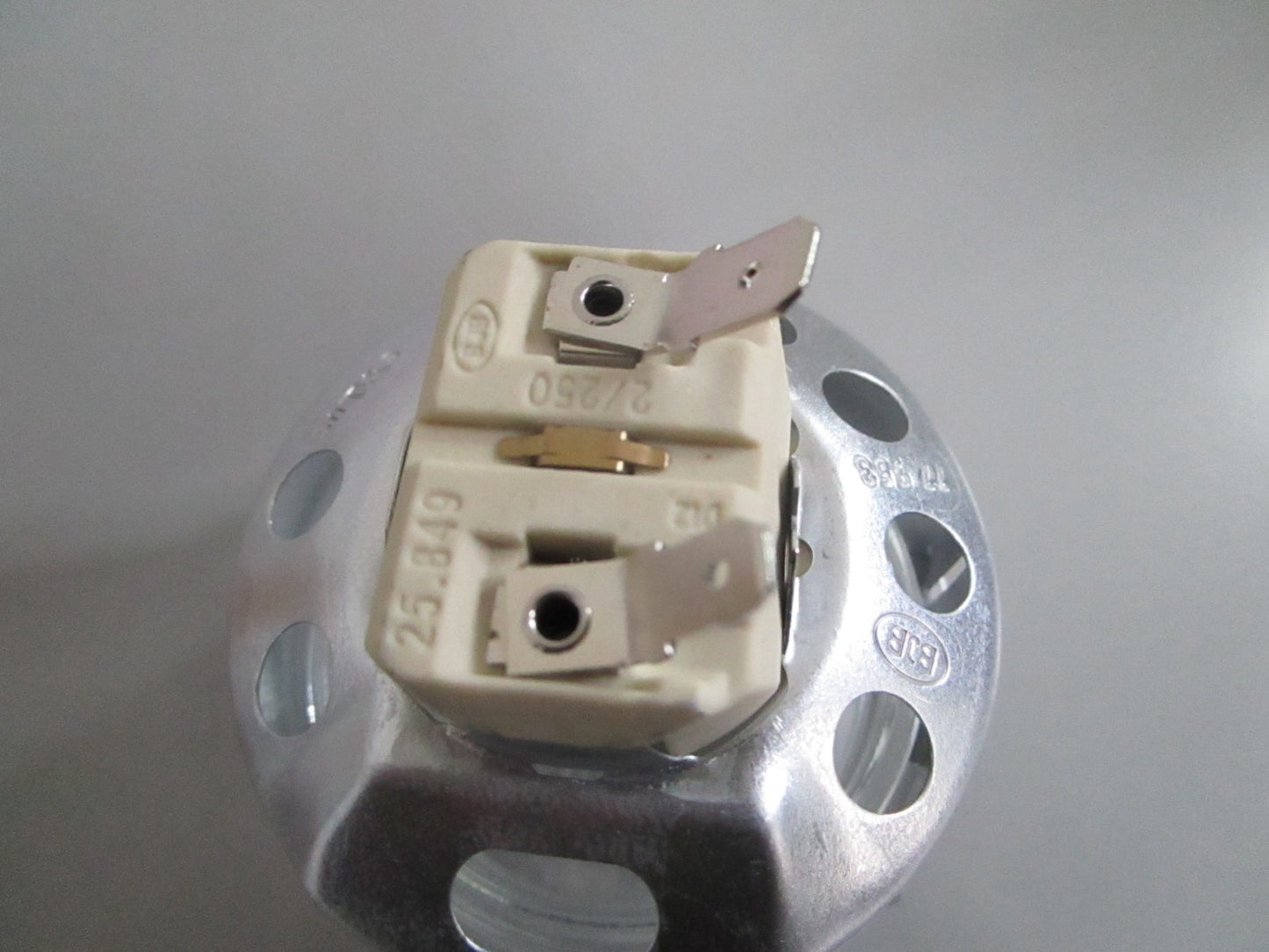 NEW OEM W11281687 Whirlpool Range Oven Light Socket 0820
