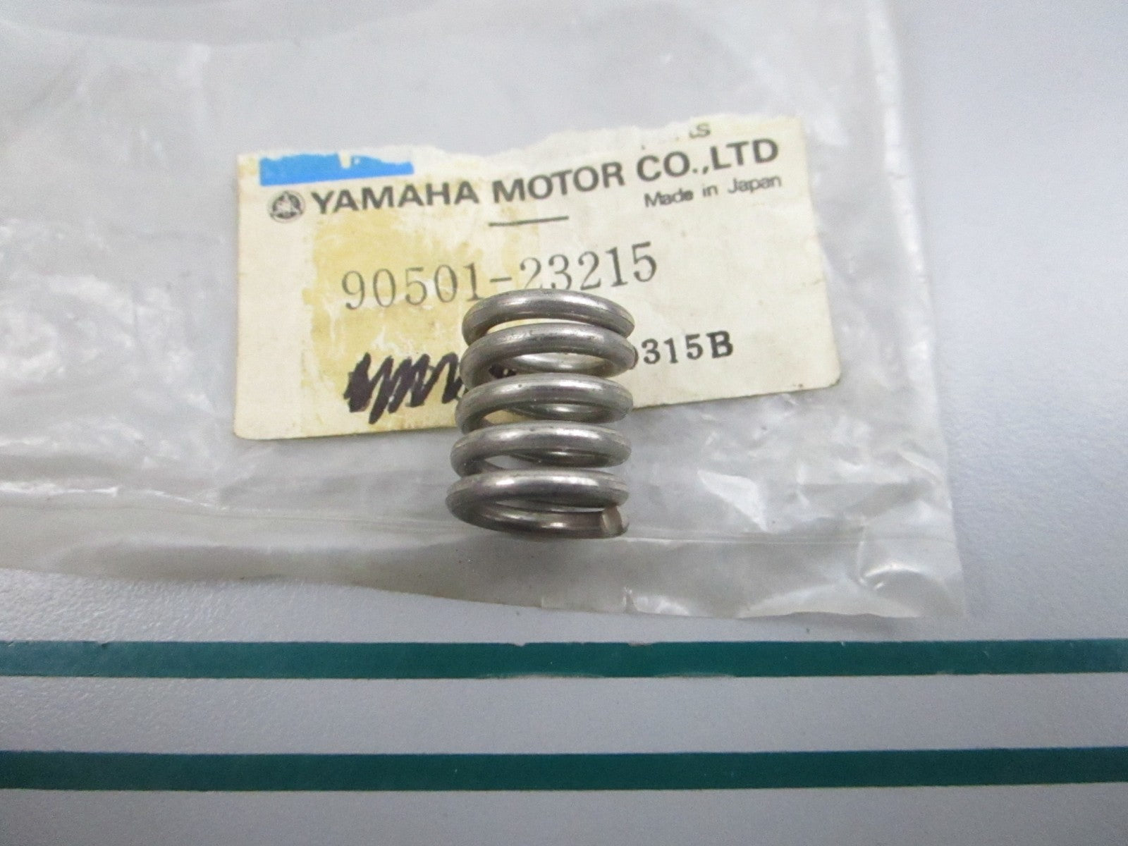 NEW OEM 90501-23215 Yamaha Compression Spring 0810