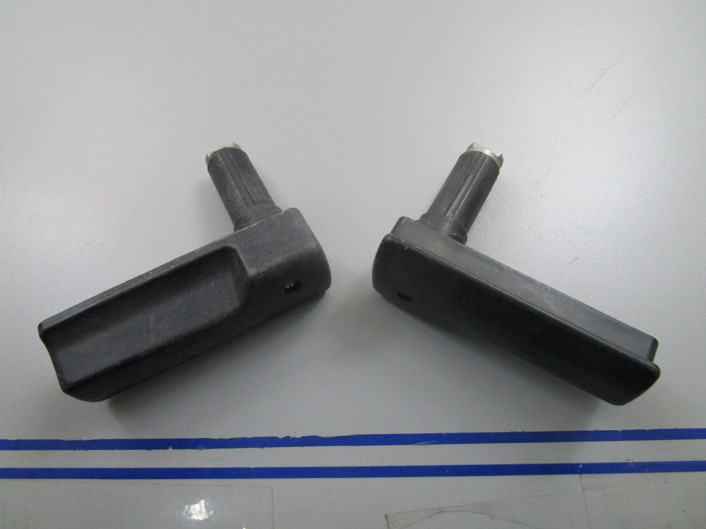 *NEW OEM* (LOT OF 2) 0810 OMC Johnson Evinrude Latch Handle 395898 0395898