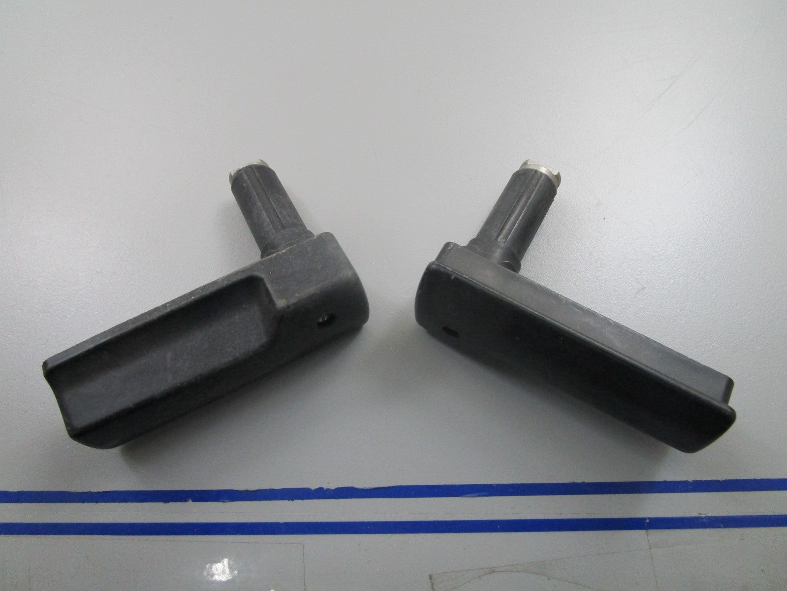 *NEW OEM* (LOT OF 2) 0810 OMC Johnson Evinrude Latch Handle 395898 0395898