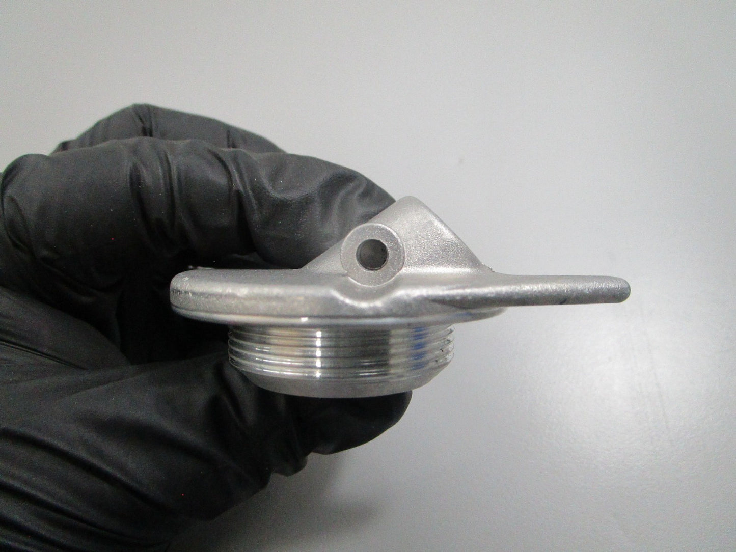 *NEW OEM* 0810 Volvo Penta Retainer 1543883