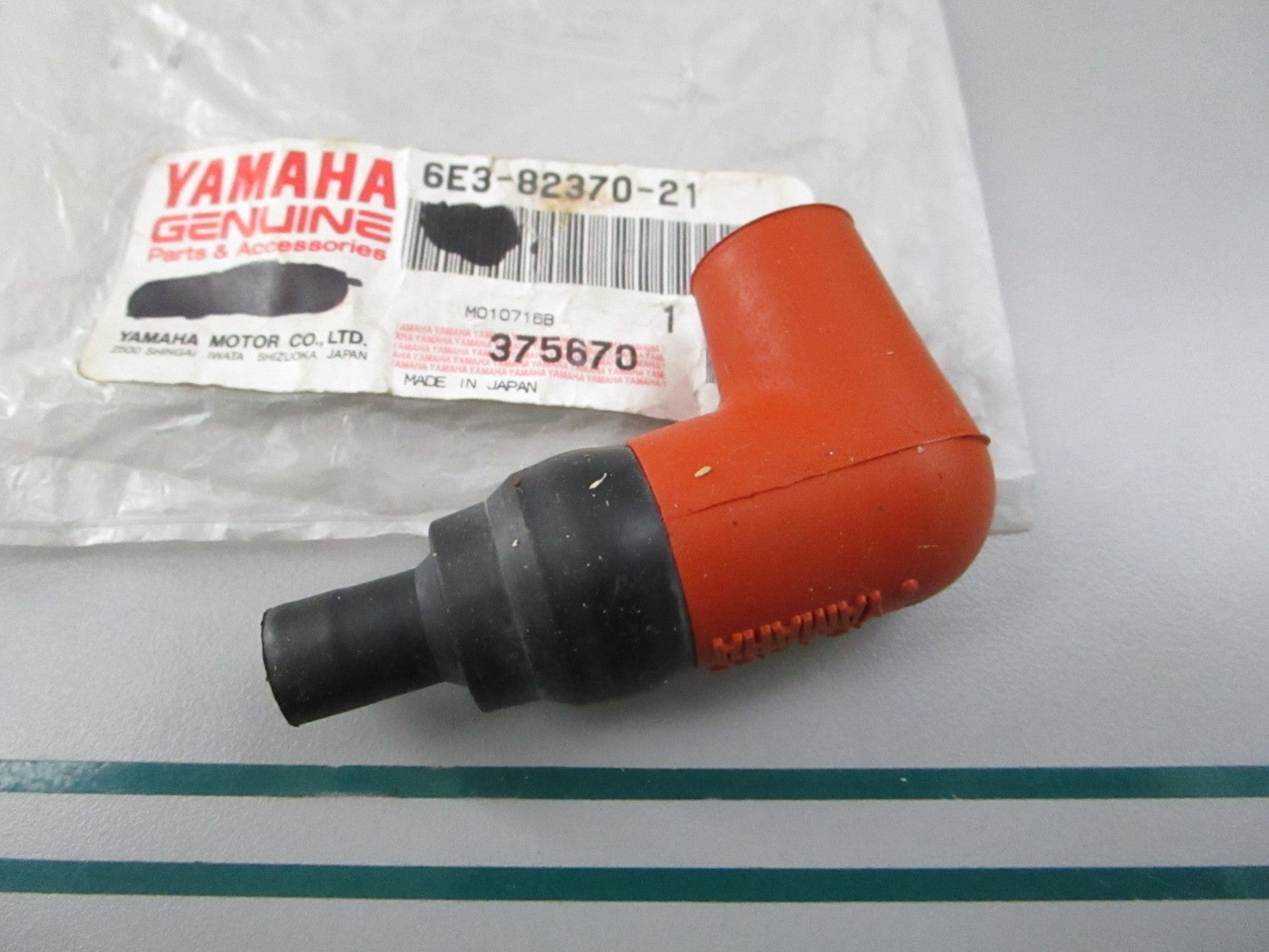 NEW OEM 6E3-82370-21-00 Yamaha Spark Plug Cap 0810