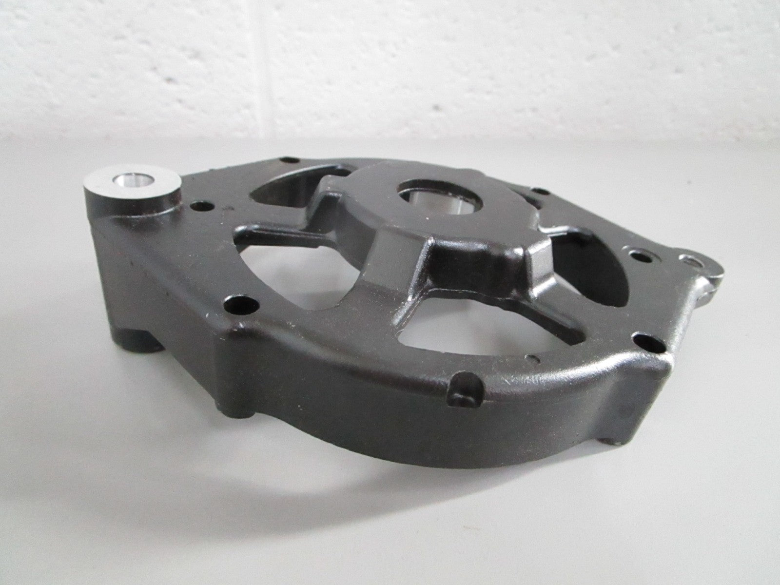 NEW OEM 912919 0912919 OMC Johnson Evinrude Housing 0820