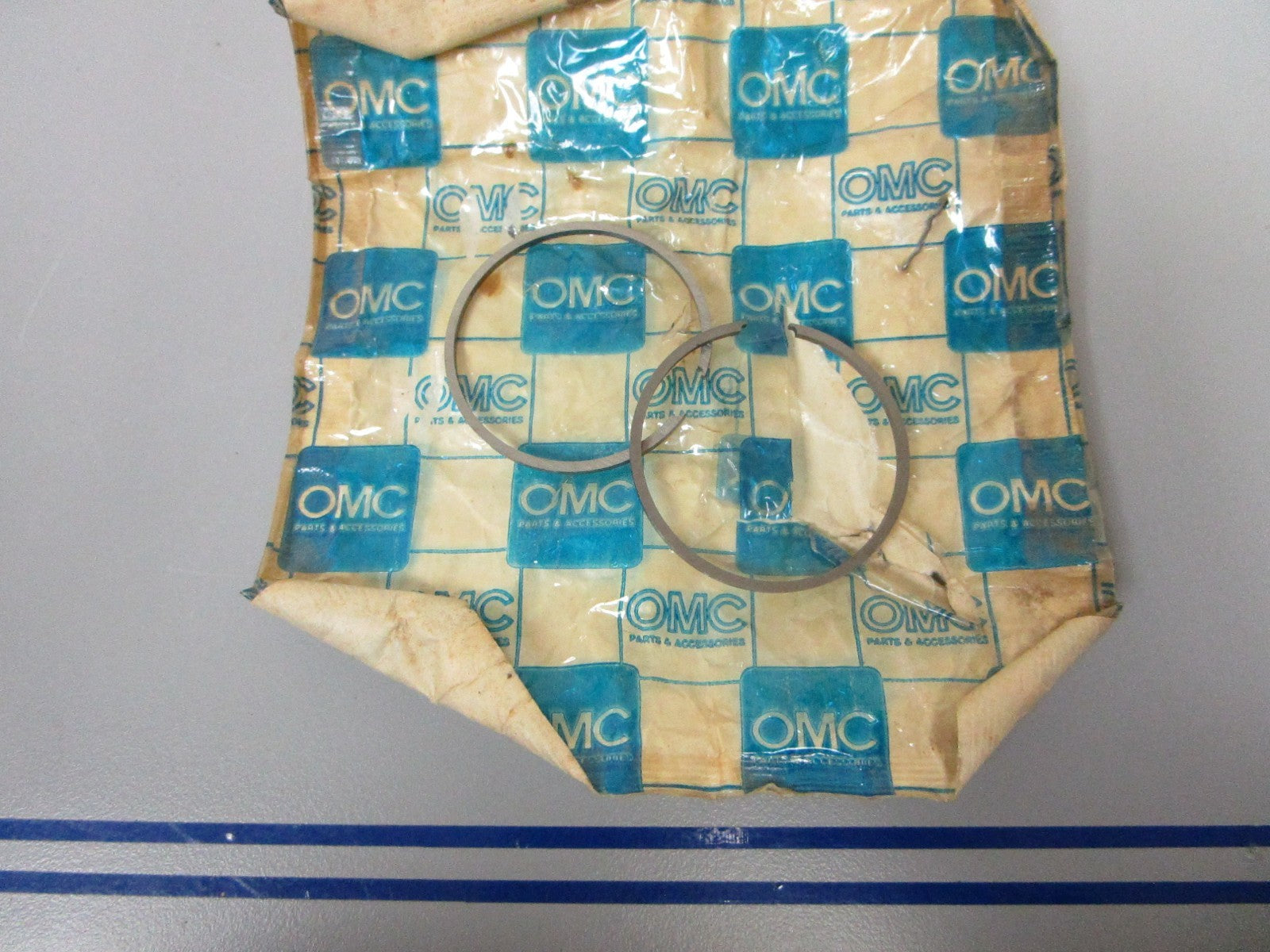 NEW OEM 383921 0383921 OMC Johnson Evinrude 2 Piston Ring .020 Assembly 0720