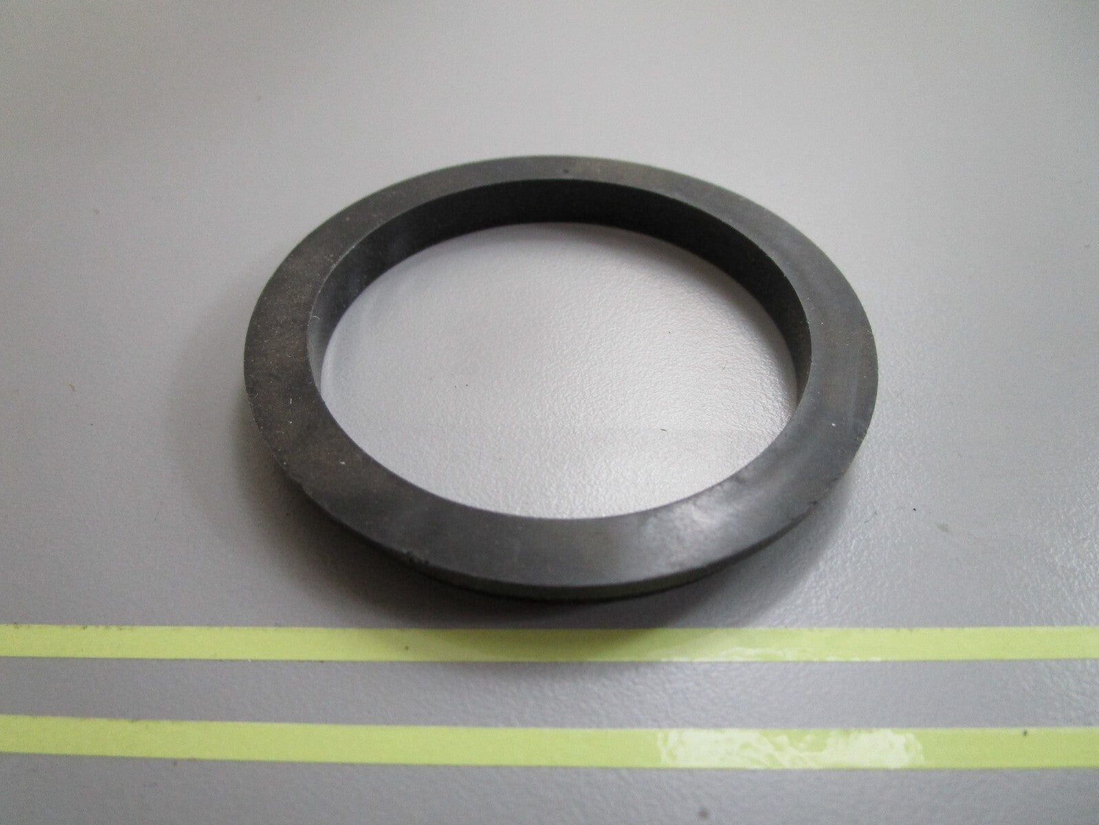 *NEW OEM* 0810 OMC Johnson Evinrude Retainer 318456 0318456