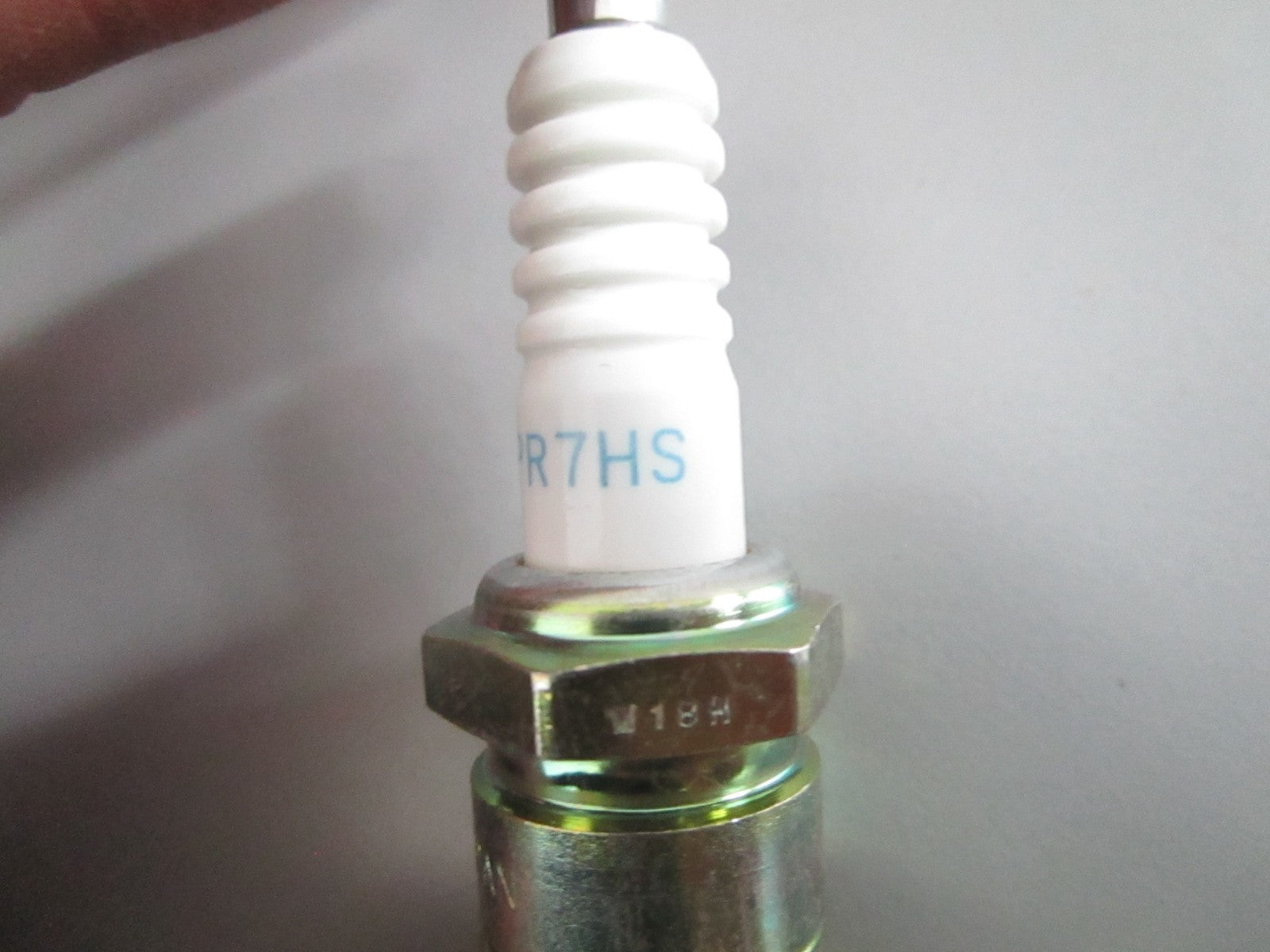 NEW OEM (LOT OF 10) BPR7HS NGK Spark Plug 0820