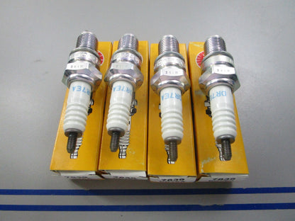 NEW (LOT OF 4) DR7EA NGK Spark Plug 0810