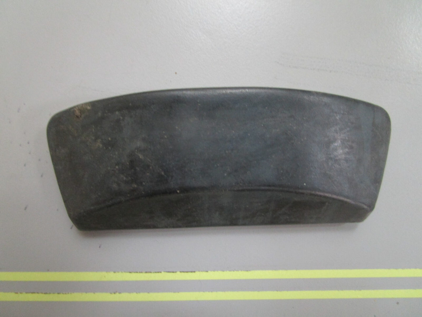 *NEW OEM* 0810 OMC Johnson Evinrude Bumper 909512 0909512