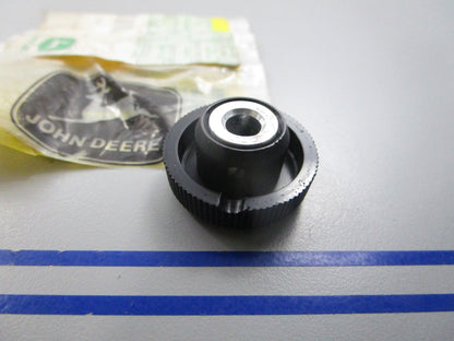 NEW OEM AT134895 John Deere Knob 0810