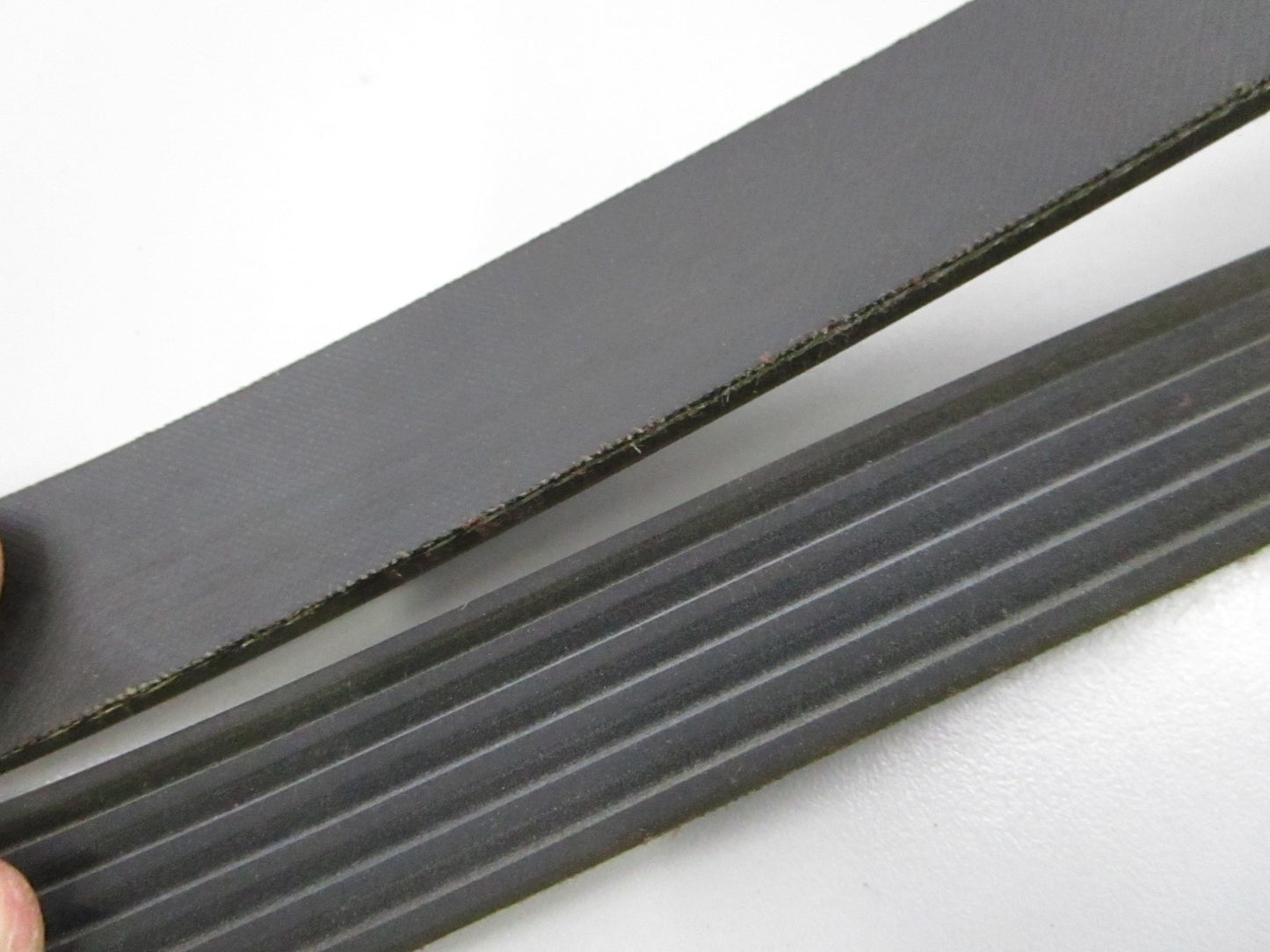 Gates NEW Micro-V Serpentine Belt K060560 6-Rib 56" Chevy GMC Freightliner 0810