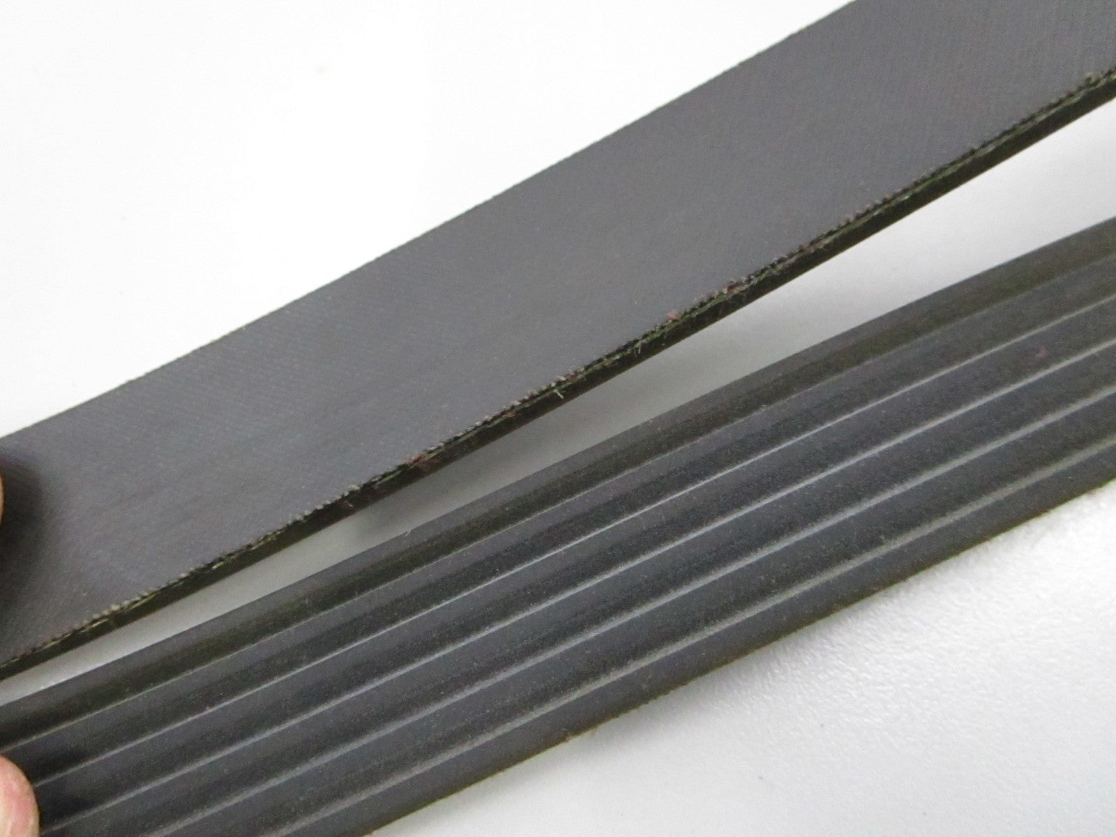 Gates NEW Micro-V Serpentine Belt K060560 6-Rib 56" Chevy GMC Freightliner 0810