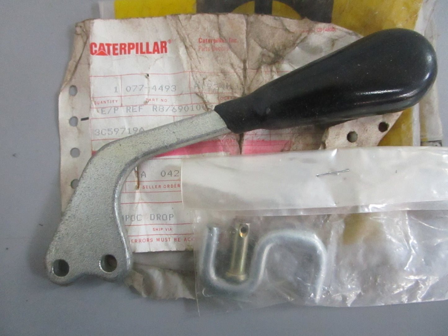 NEW OEM 077-4493 CAT Bracket Kit 0820