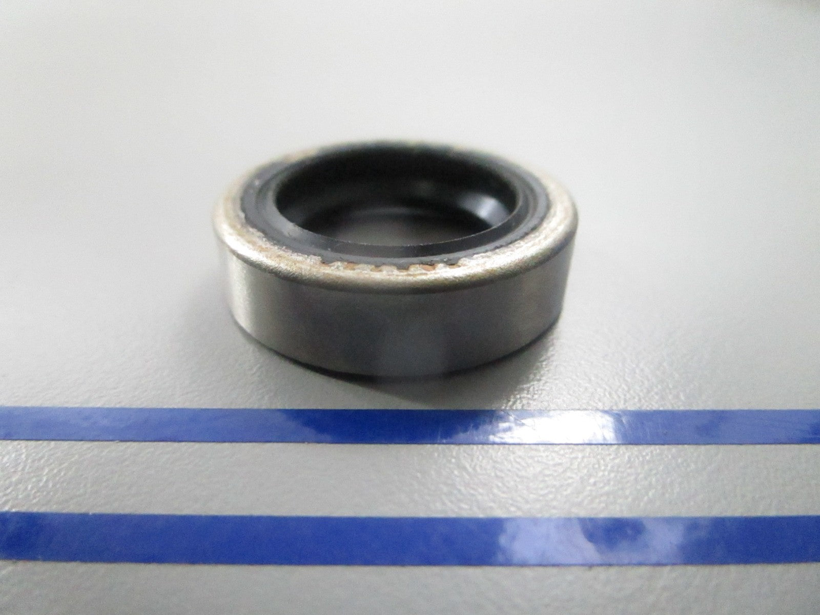 NEW OEM 309733 0309733 OMC Johnson Evinrude Crankshaft Seal 0810