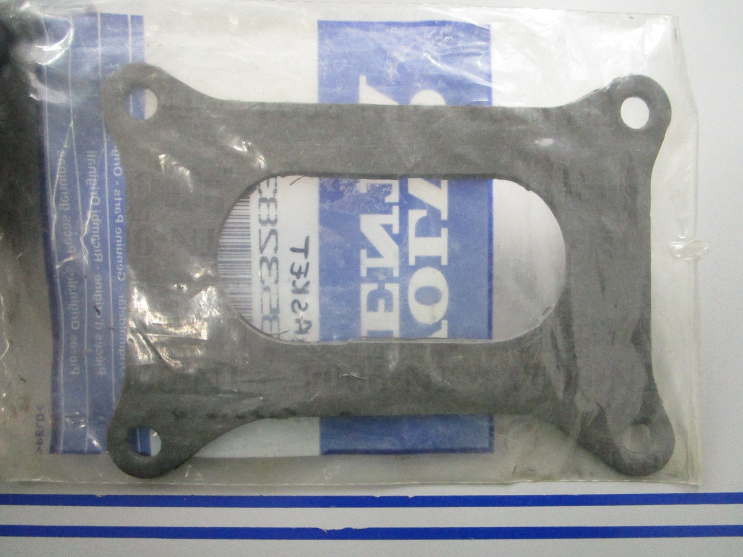 NEW OEM Volvo Penta 3853283 Gasket 0810