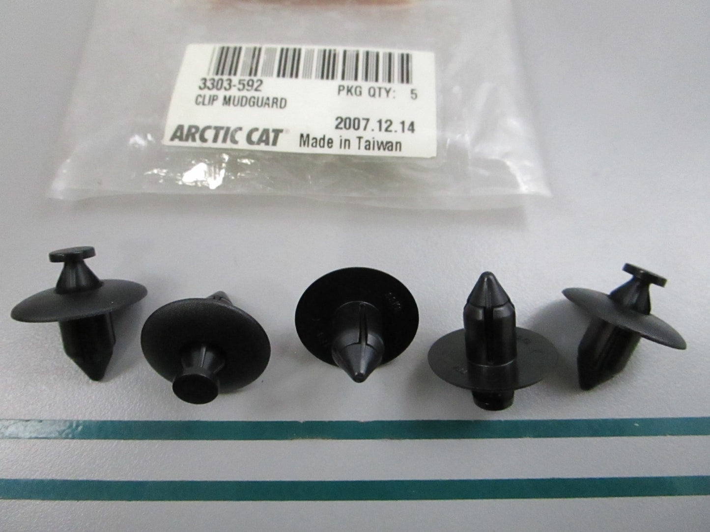 NEW OEM (LOT OF 5) 3303-592 Arctic Cat Clip Mudguard 0810