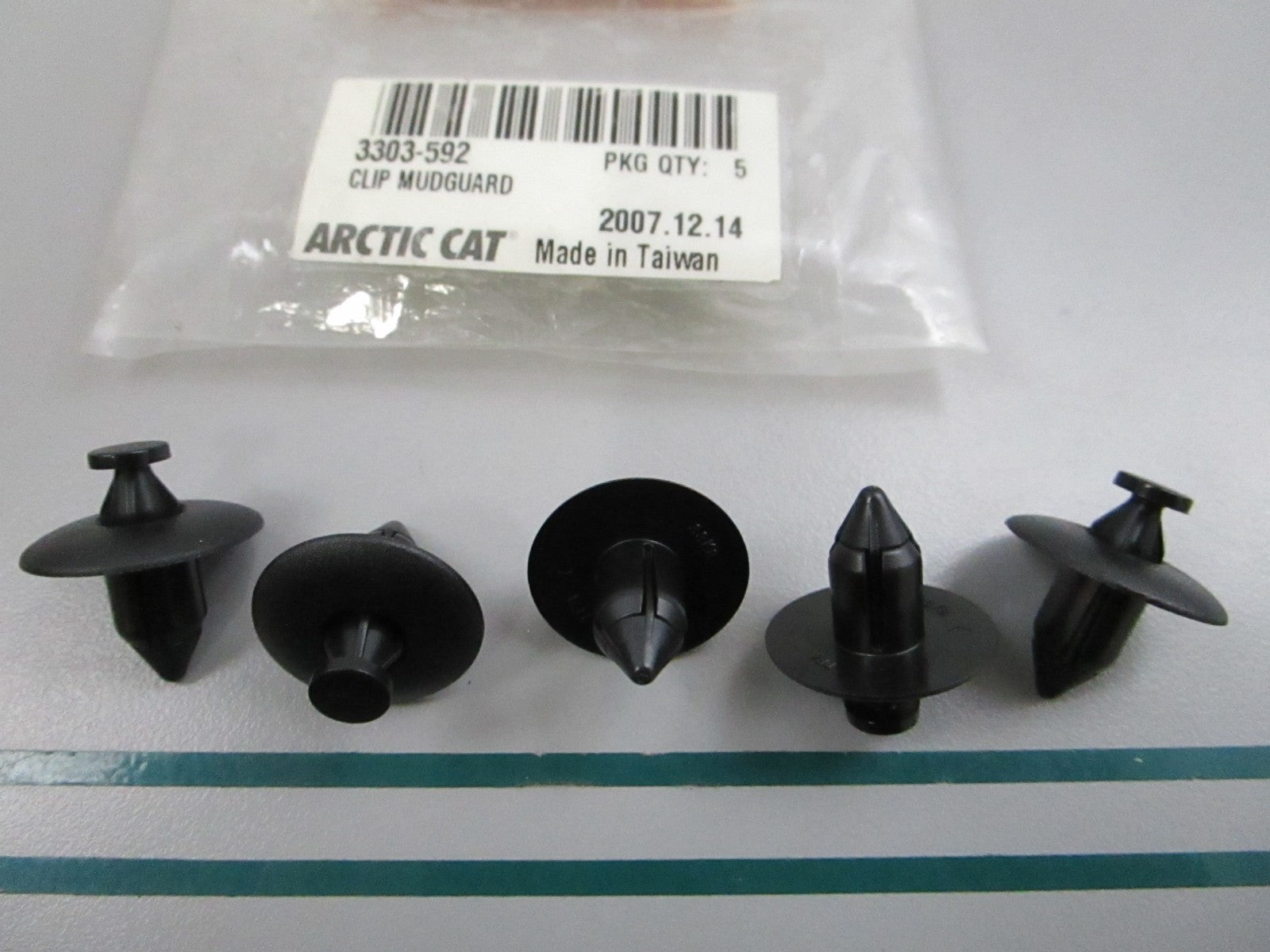 NEW OEM (LOT OF 5) 3303-592 Arctic Cat Clip Mudguard 0810