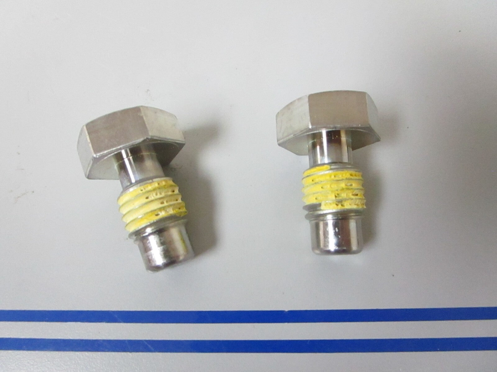 *NEW OEM* (LOT OF 2) 0810 Volvo Penta Bolt 3850931