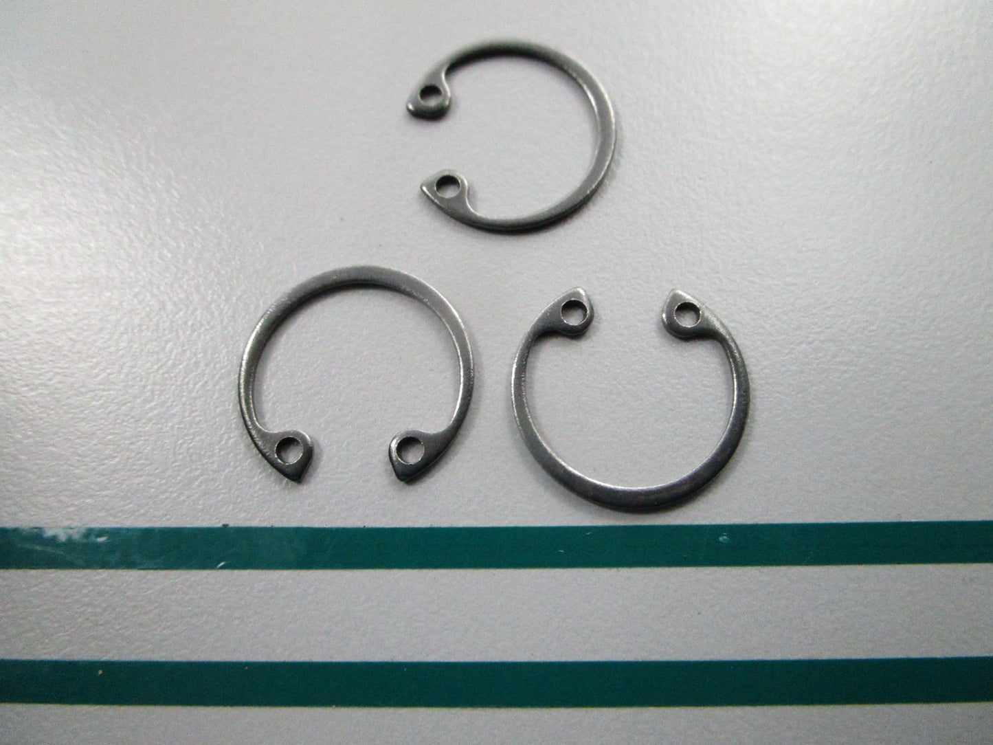 NEW OEM (LOT OF 3) 302577 0302577 OMC Johnson Evinrude Circlip 0810