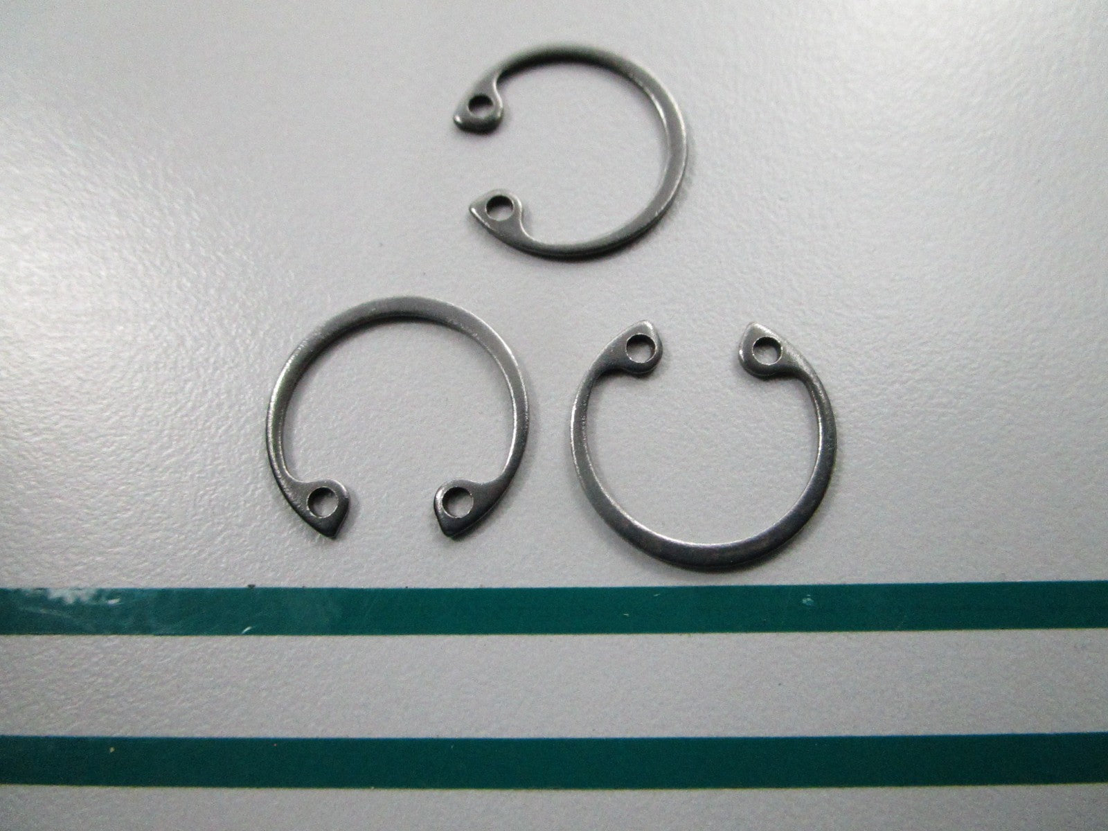 NEW OEM (LOT OF 3) 302577 0302577 OMC Johnson Evinrude Circlip 0810