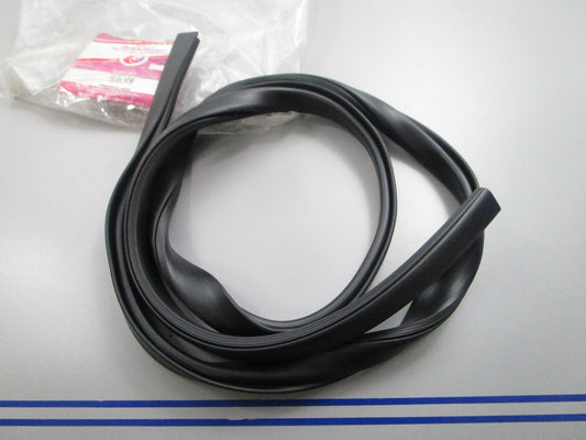 NEW OEM 84901M 80634M Mercury Mariner 28hp 6852M Cowl Seal 0810