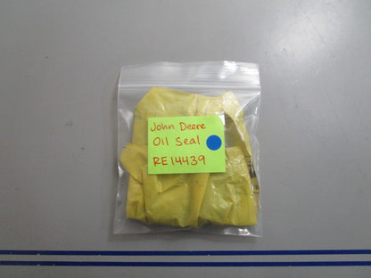 *NEW OEM* 0810 John Deere Oil Seal RE14439