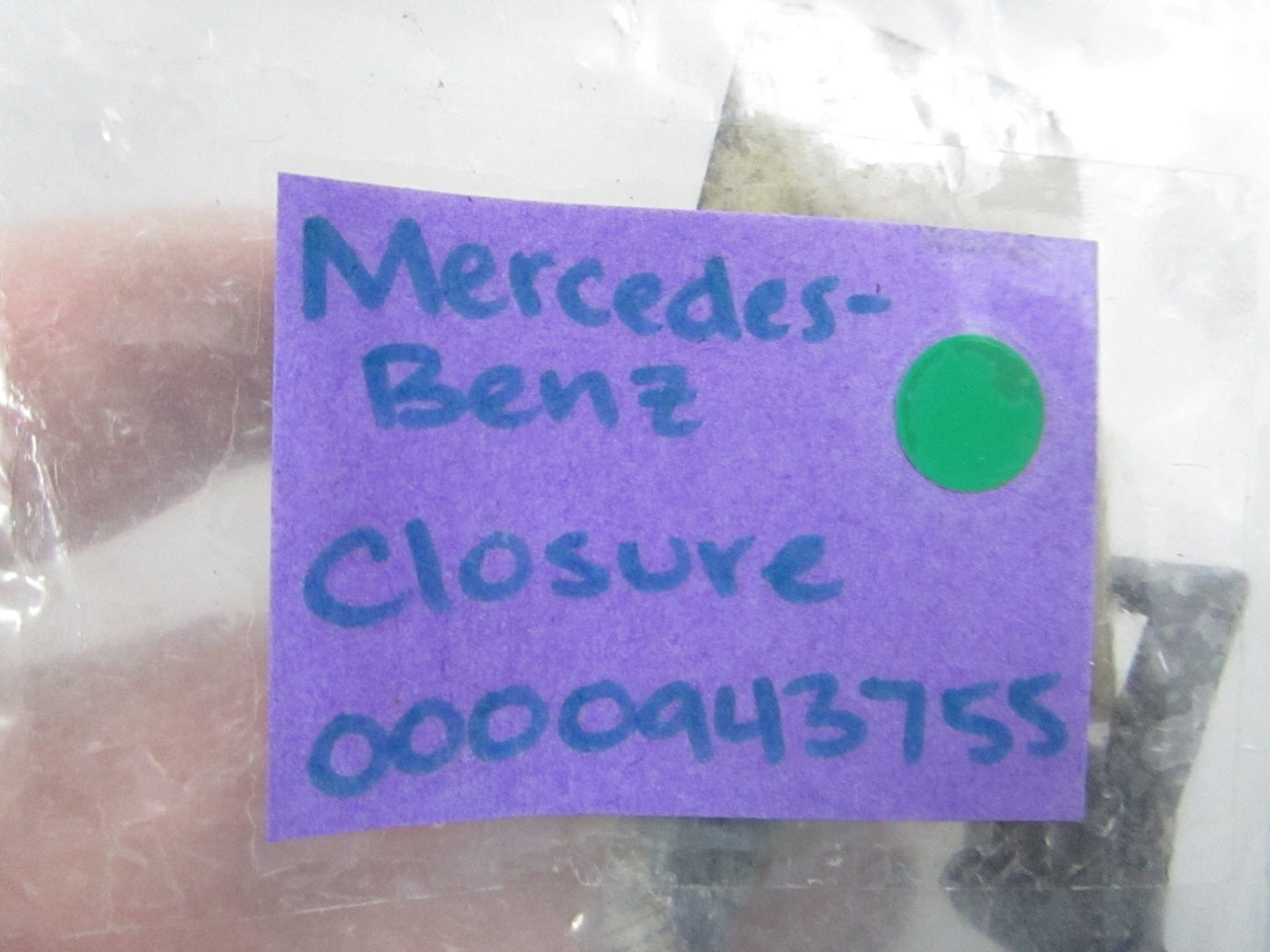 NEW OEM 0000943755 Mercedes-Benz Closure 0810