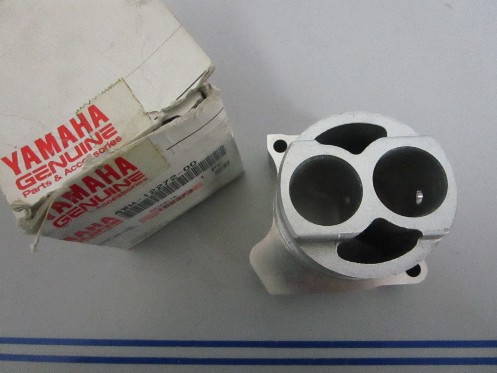 NEW OEM 4WM-122272-00-00 Yamaha Housing 0820