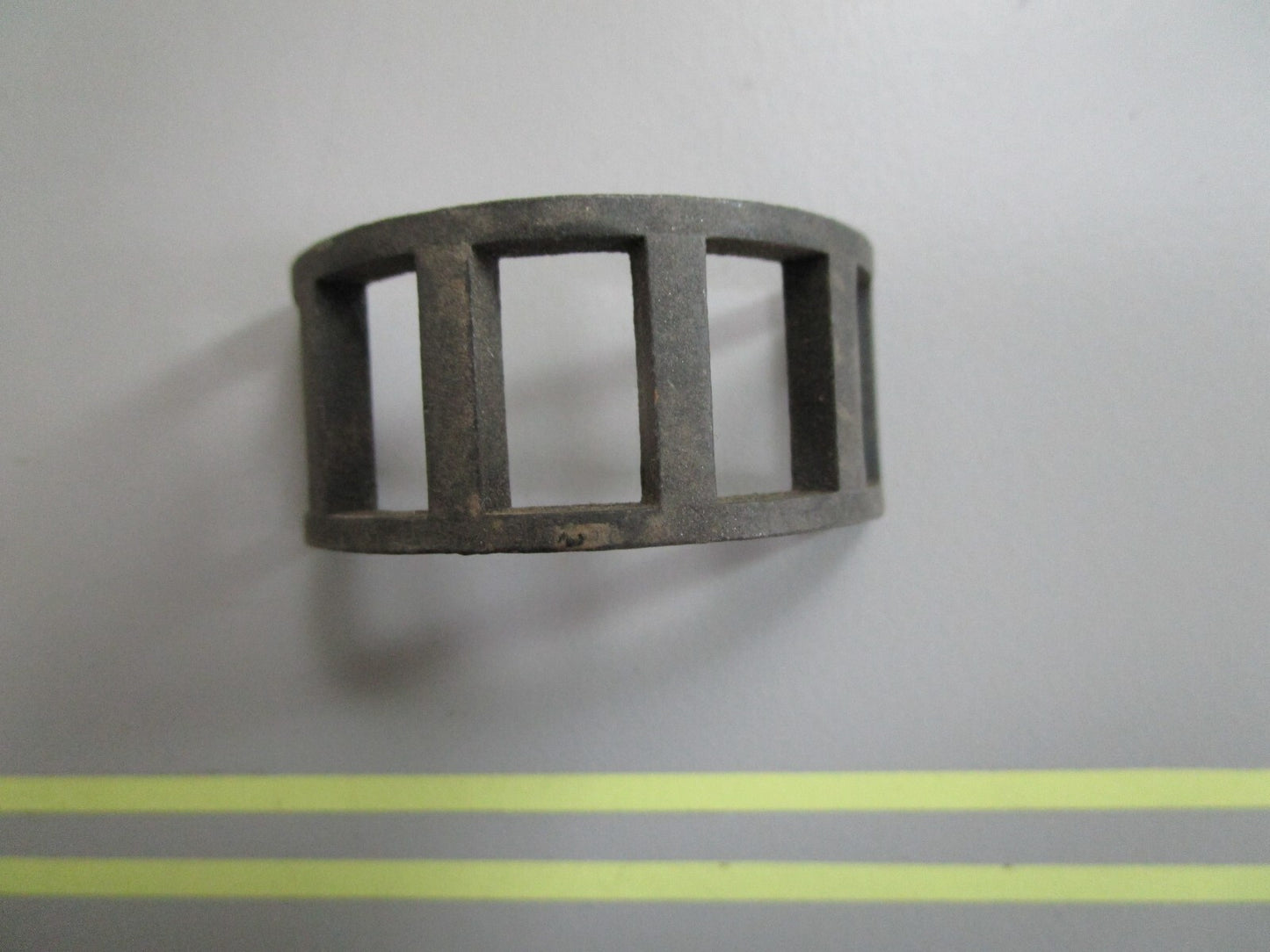 *NEW OEM* 0820 OMC Johnson Evinrude Cage 305116 0305116