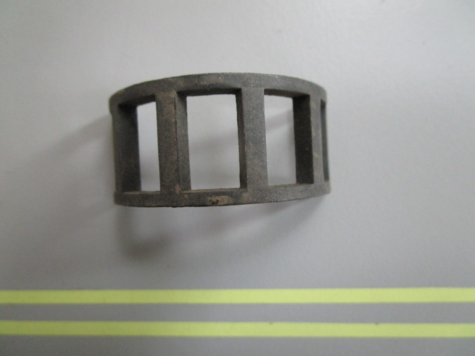 *NEW OEM* 0820 OMC Johnson Evinrude Cage 305116 0305116